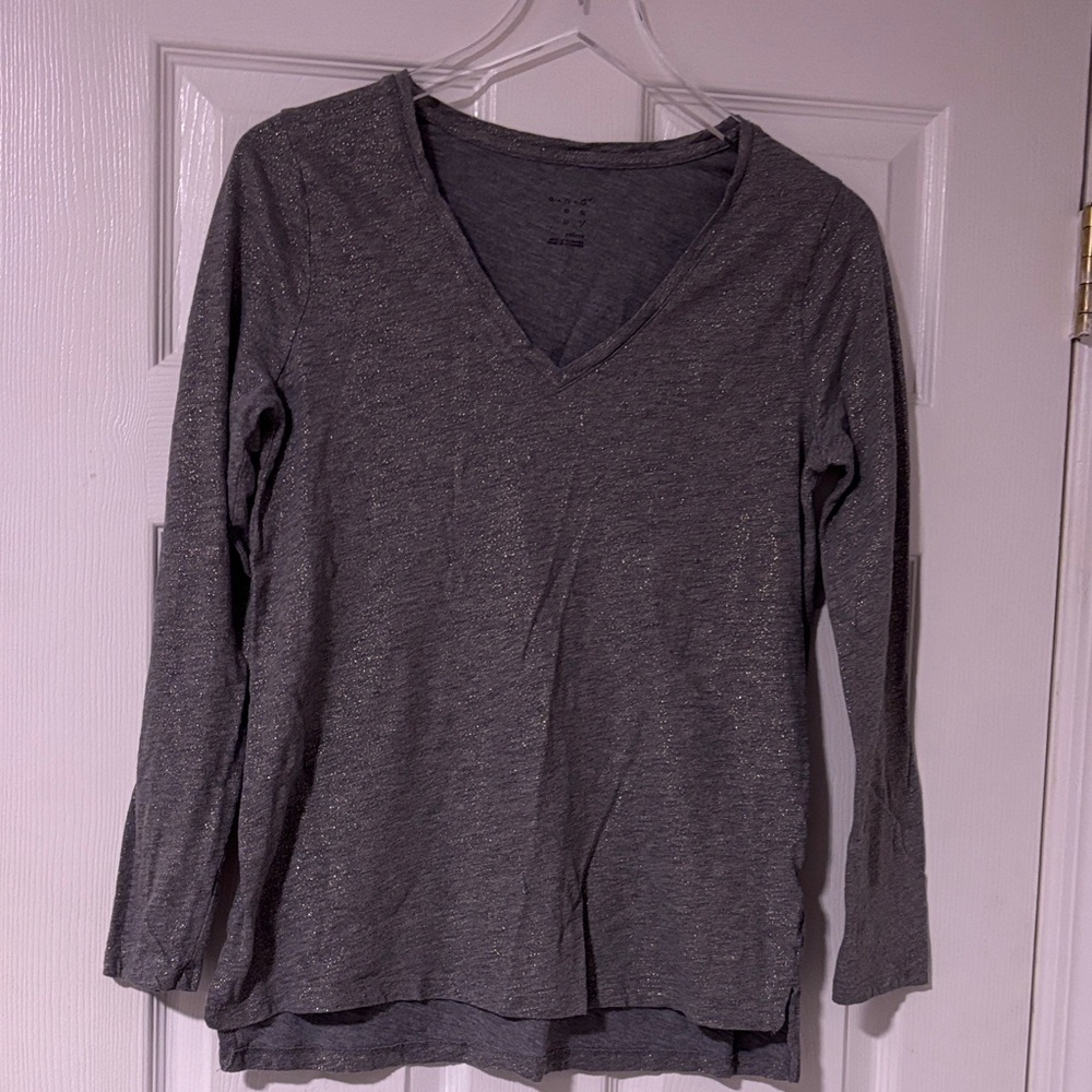 TARGET.. Gold Metallic Gray Long Sleeve V-Neck Top… Slight high/Low Hem… Sz Med